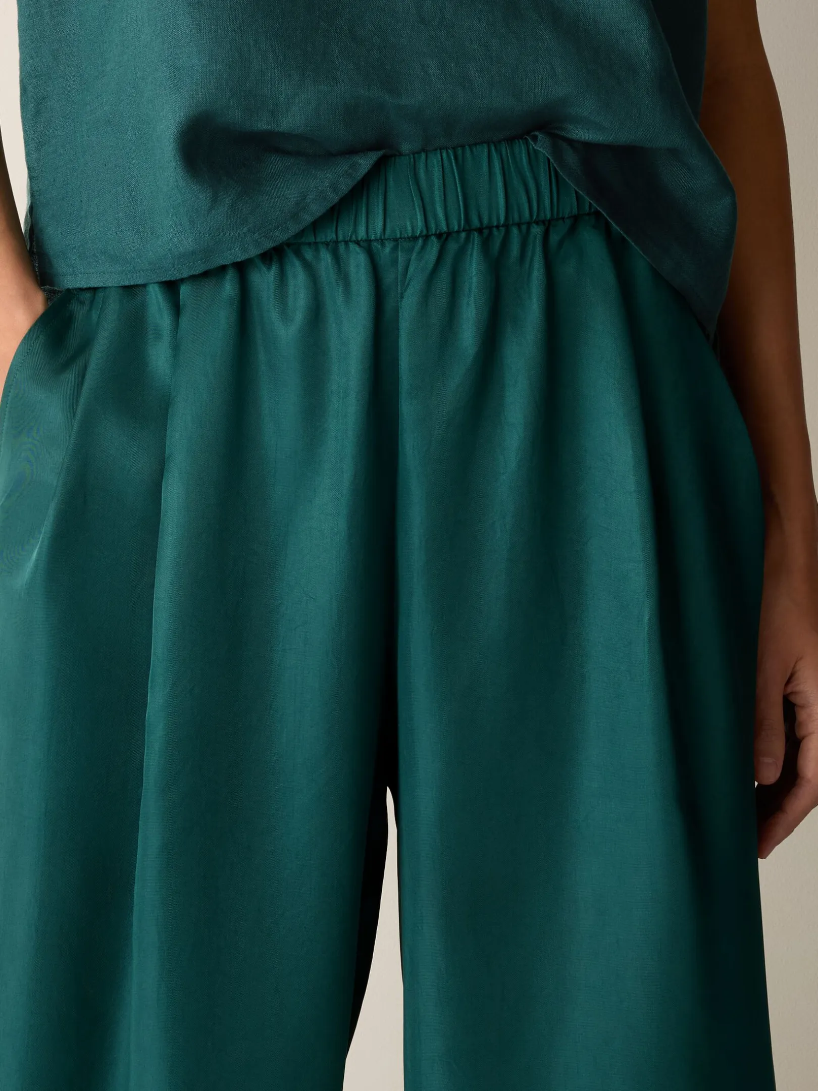 Lightweight Satin Shimmer Full-Length Wide Pant