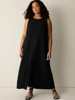 Woven Plissé Round Neck Dress
