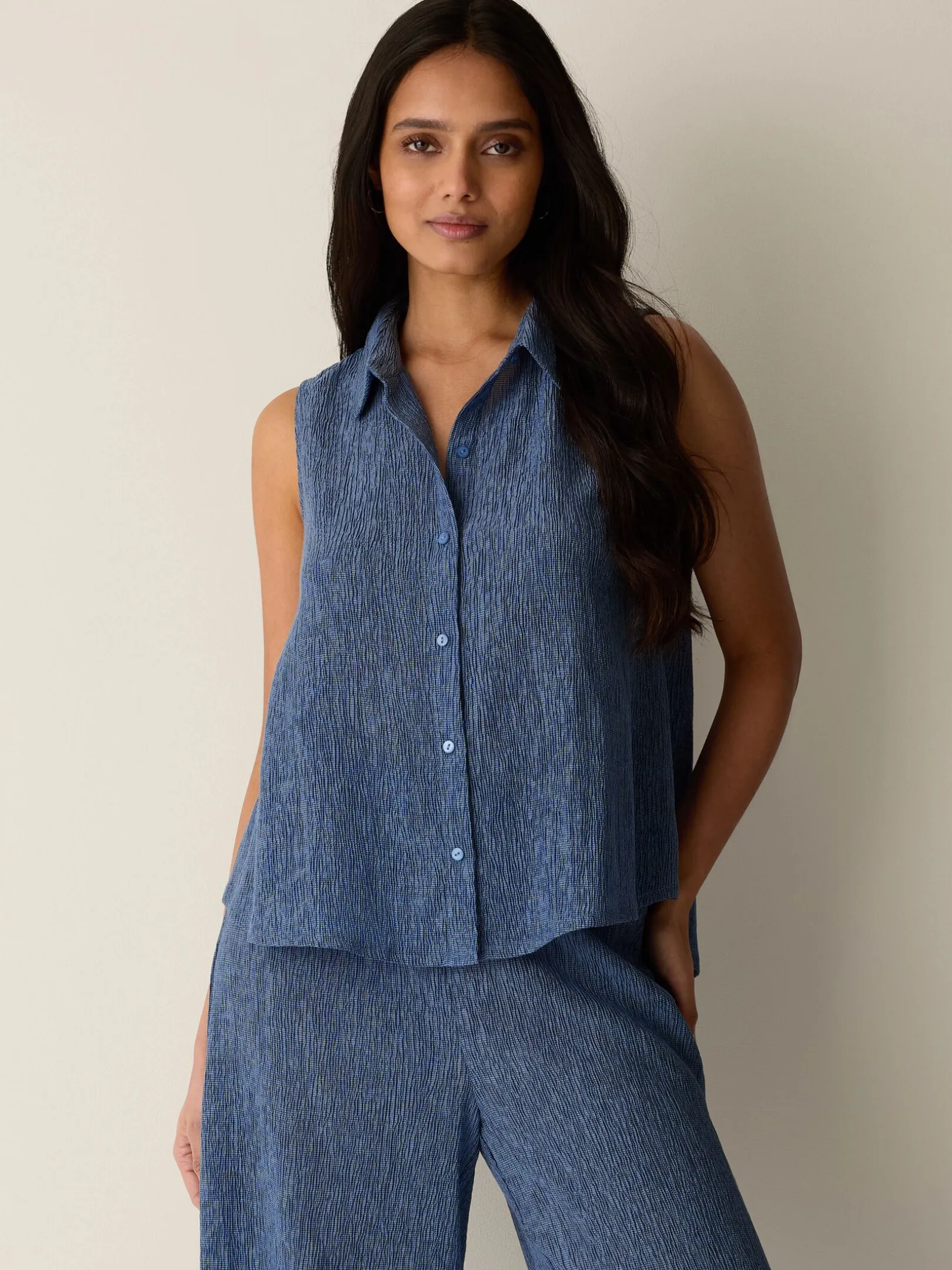 Woven Plissé Sleeveless Shirt