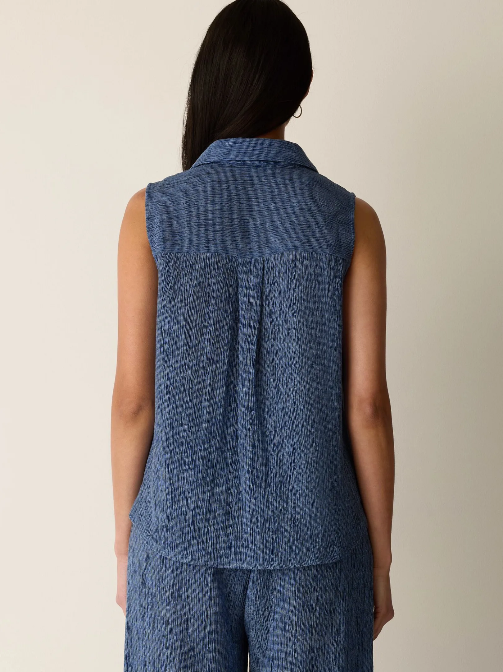 Woven Plissé Sleeveless Shirt