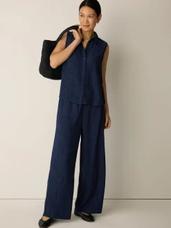 Woven Plissé Sleeveless Shirt