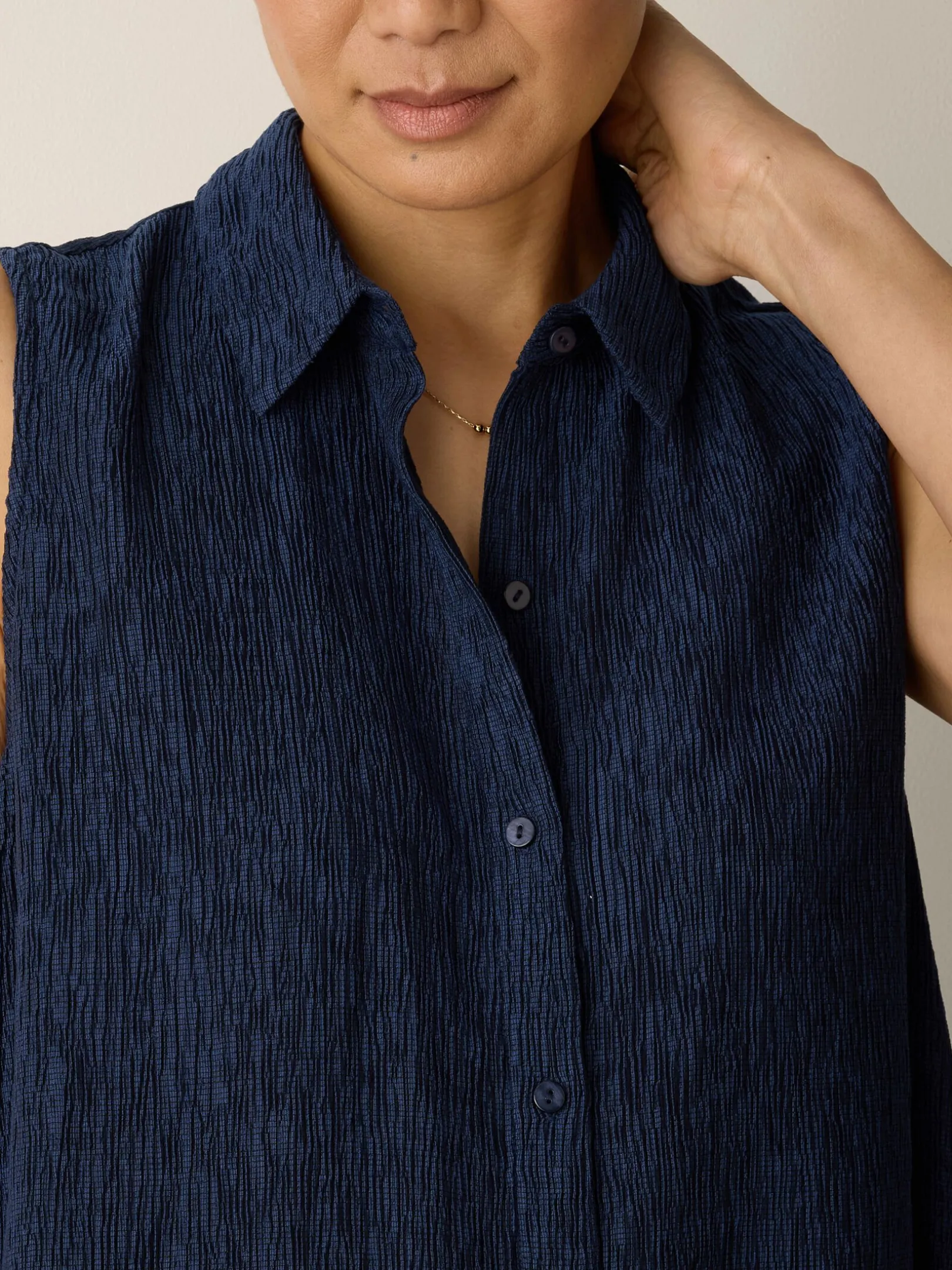 Woven Plissé Sleeveless Shirt