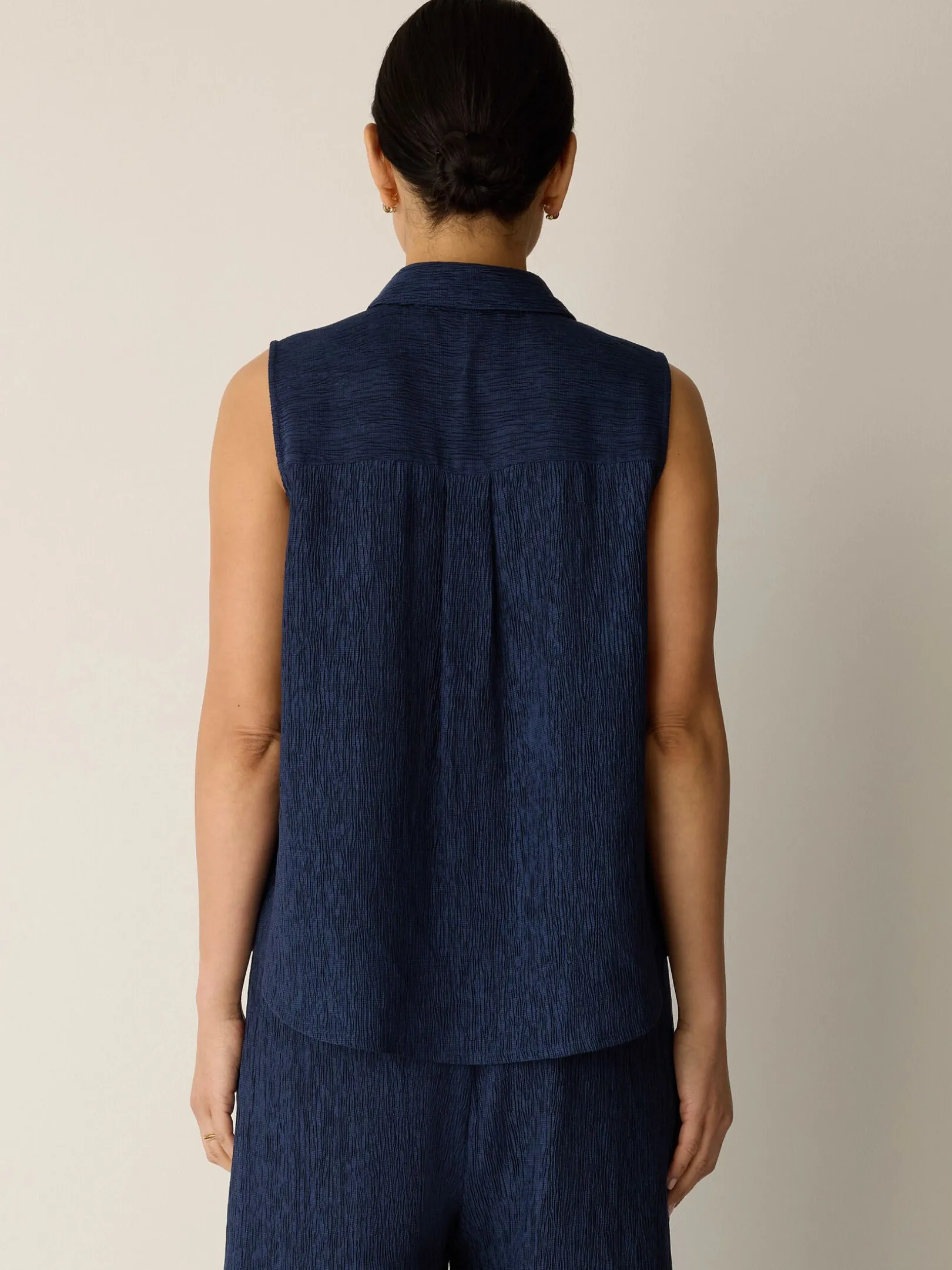 Woven Plissé Sleeveless Shirt