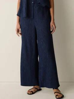 Woven Plissé Wide-Leg Pant