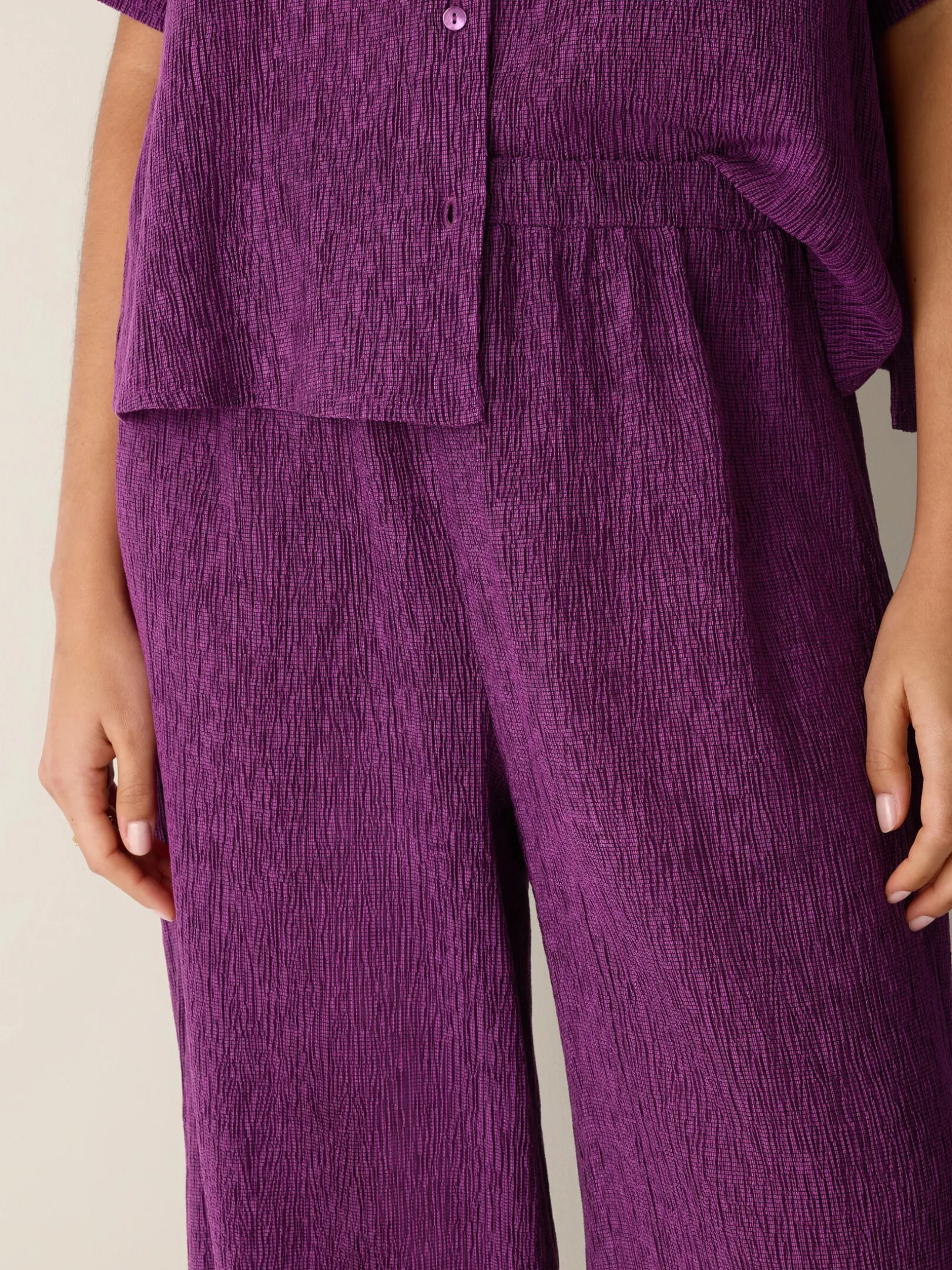 Woven Plissé Wide-Leg Pant